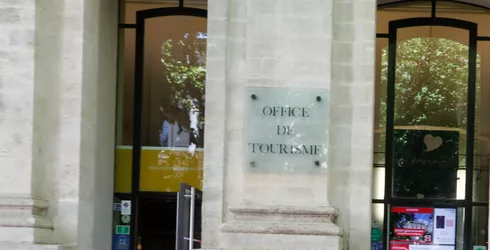 Façade de l'office de tourisme d'Avignon  © Hocquel