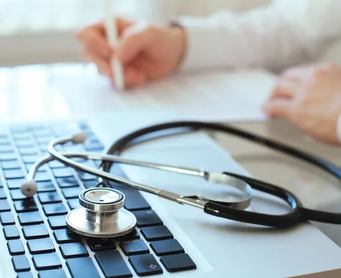 Médecin en exercice  © Shutterstock