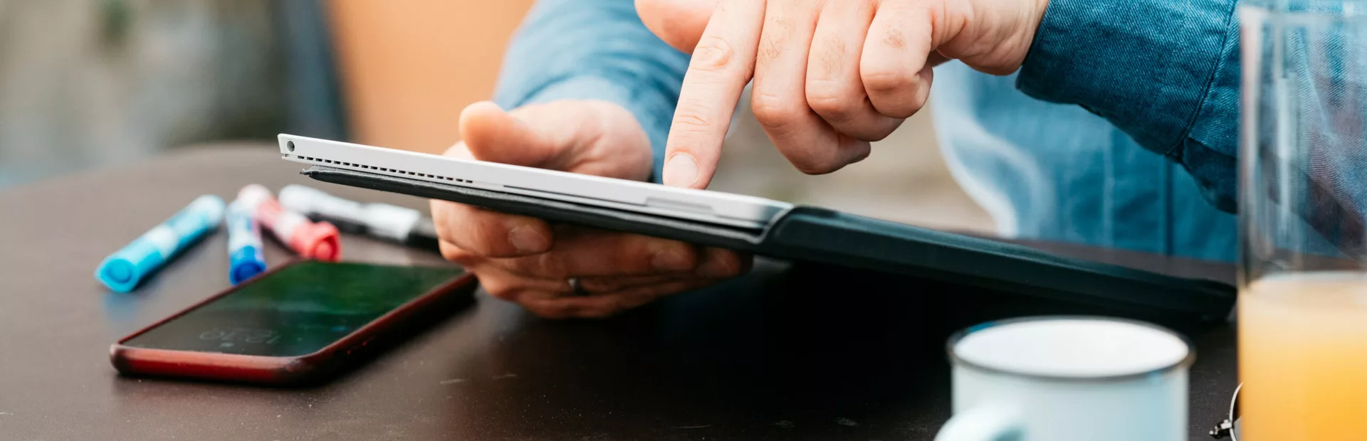Utilisateur de tablette  © O'Brien