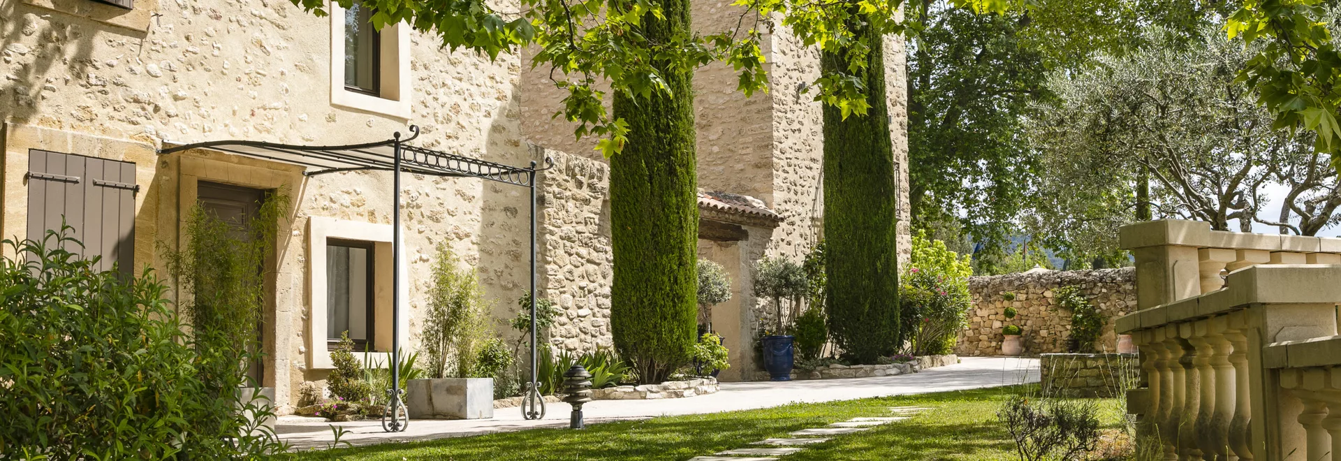 Mas de Guilles à Lourmarin - extérieur  © Gillet